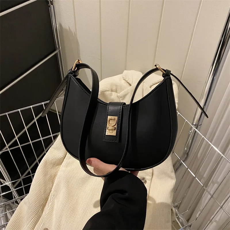 Petit sac simili cuir classe noir
