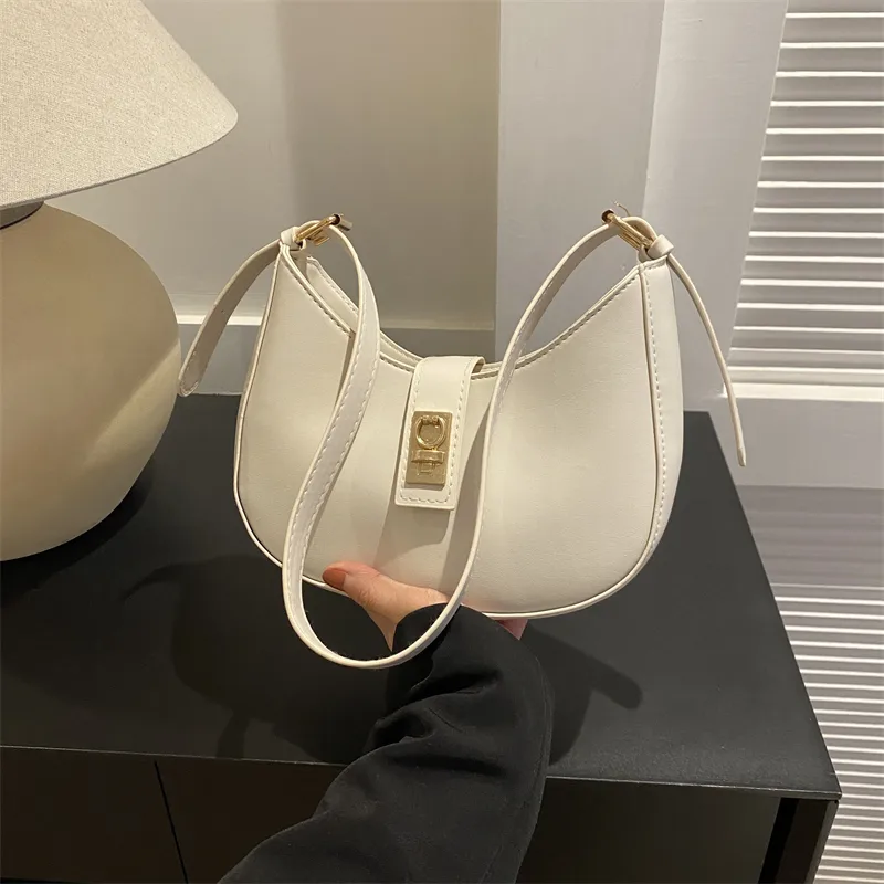 Petit sac simili cuir classe beige