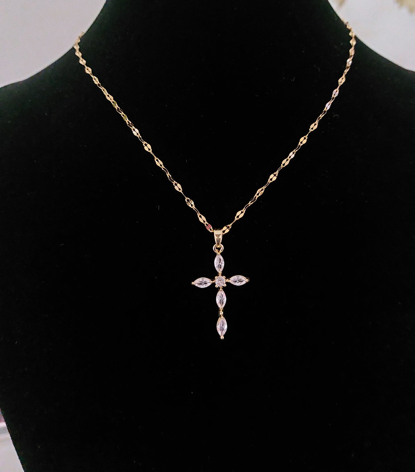 Collier croix zircon