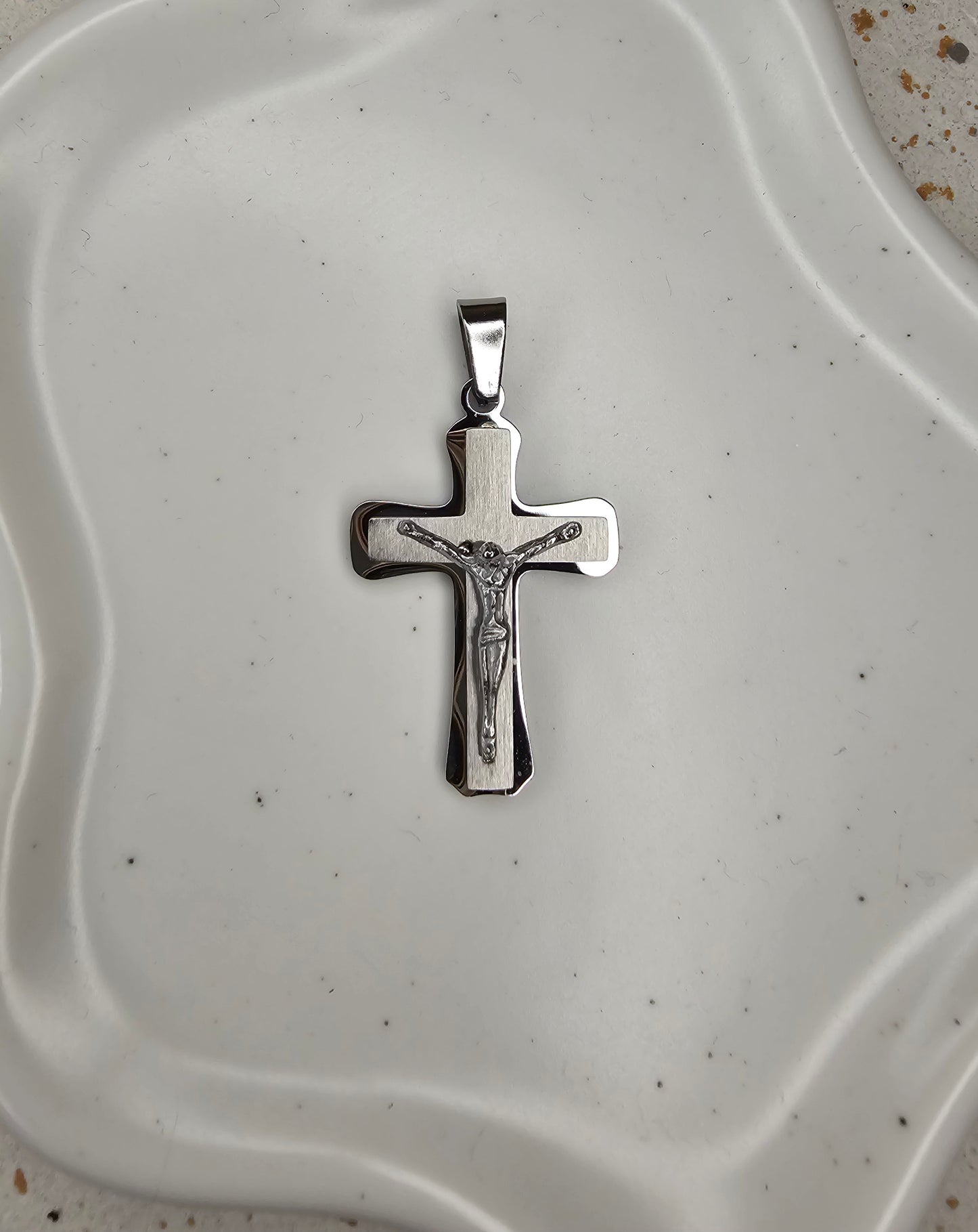 Pendentif croix argenté acier inoxydable
