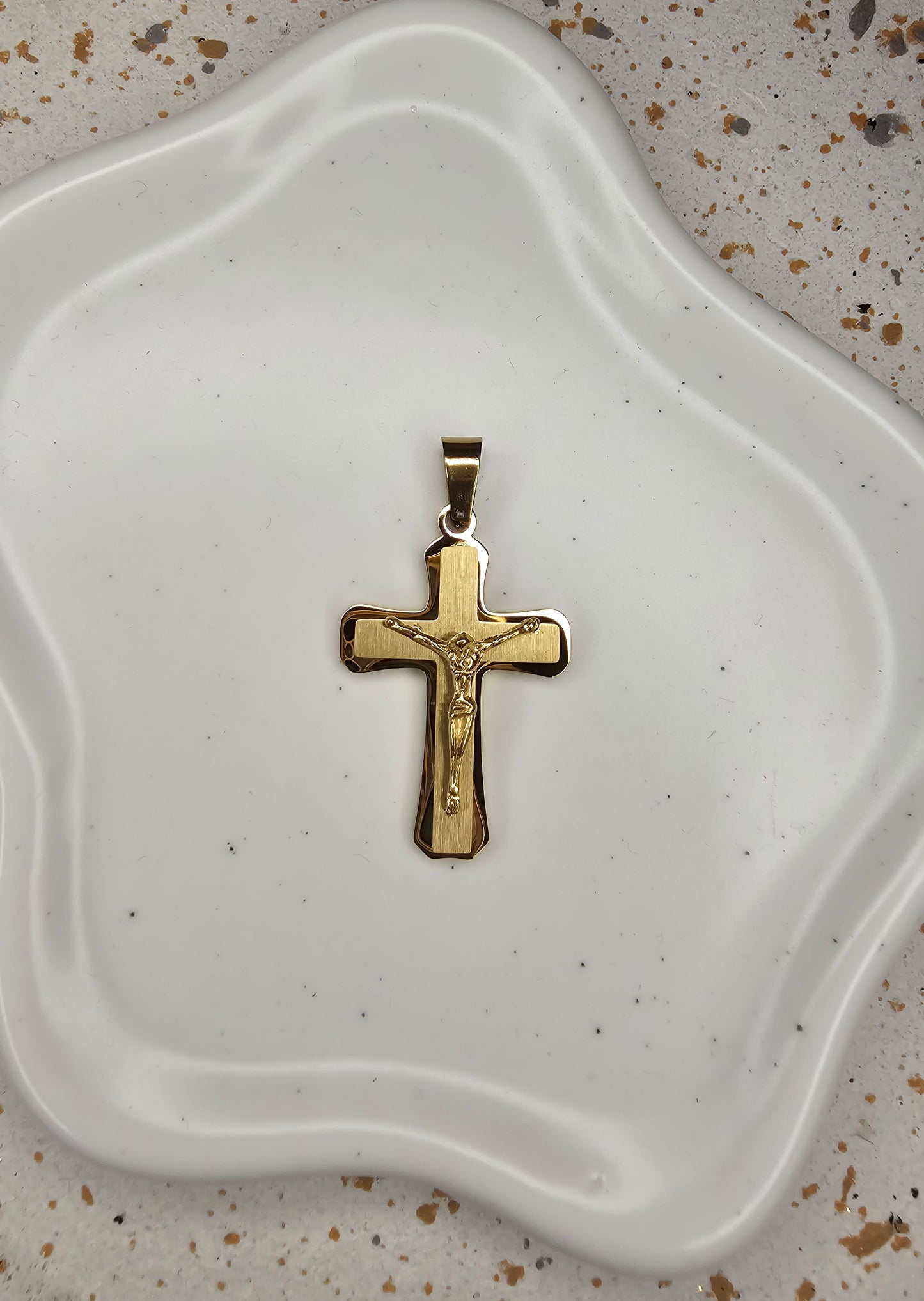 Pendentif croix doré acier inoxydable et plaque or