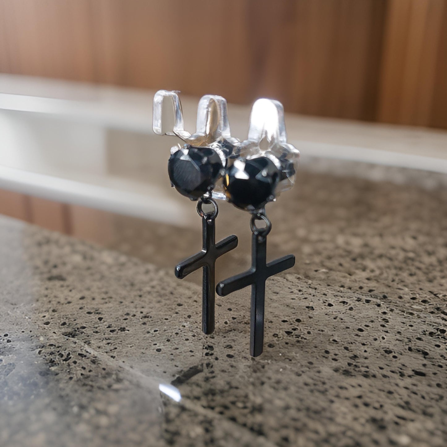 Puces d'oreilles homme croix Noir