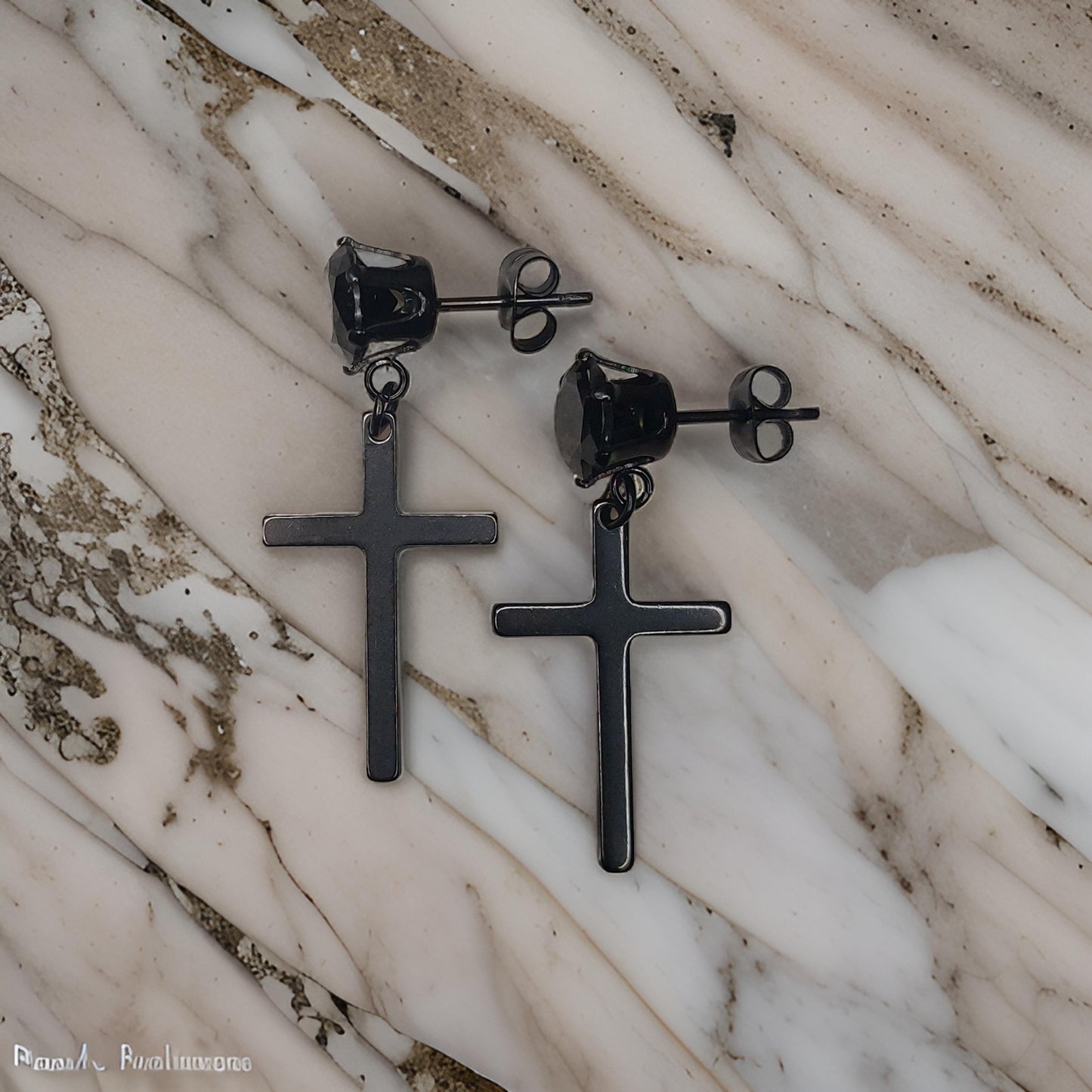 Puces d'oreilles homme croix Noir