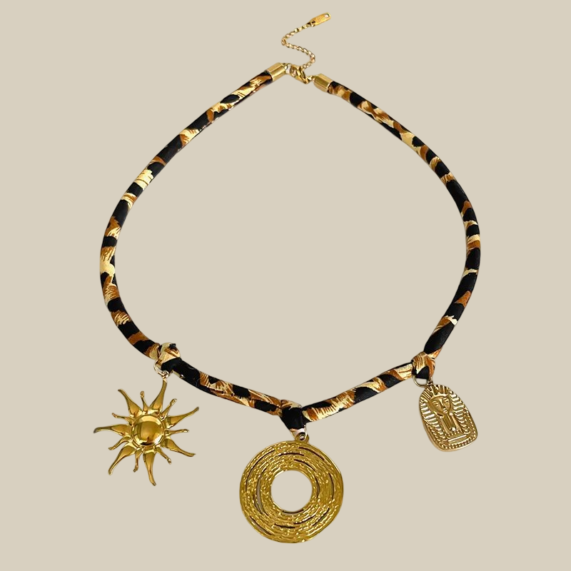 Collier charm's Cleopatra