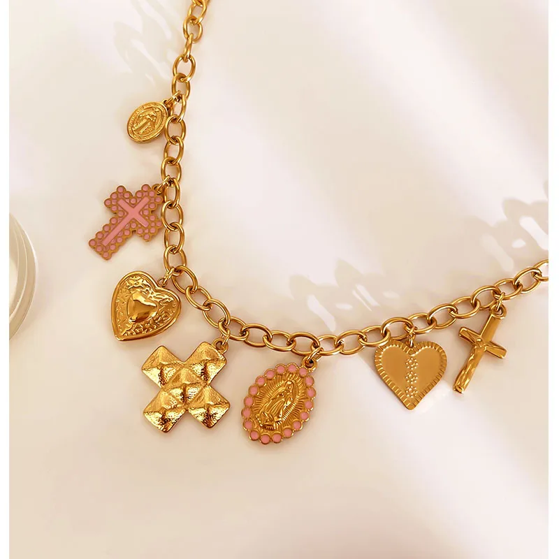 Collier charm's religieux