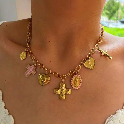 Collier charm's religieux