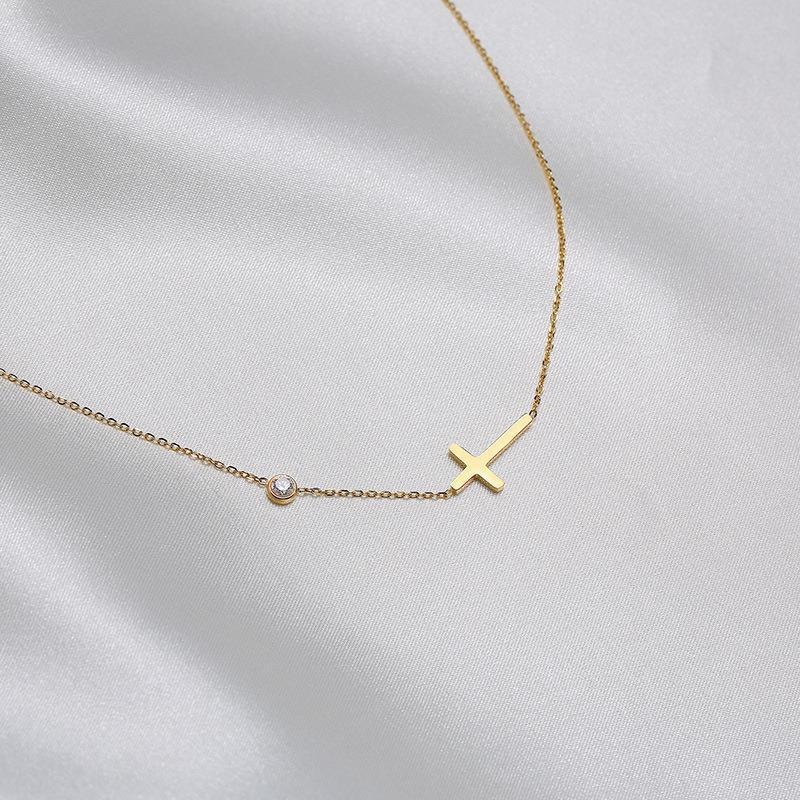Collier croix lumière