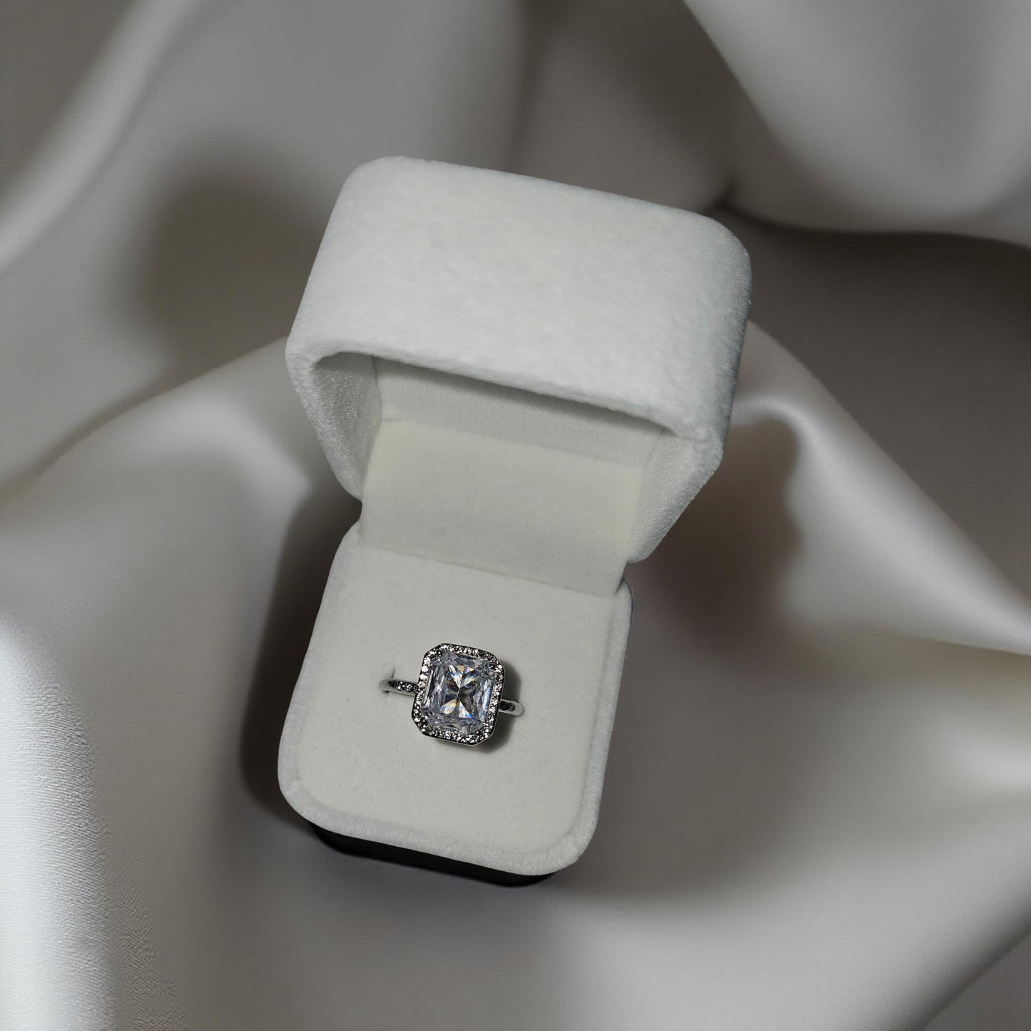 Bague IVORY Argenté + Boîte en velours blanc