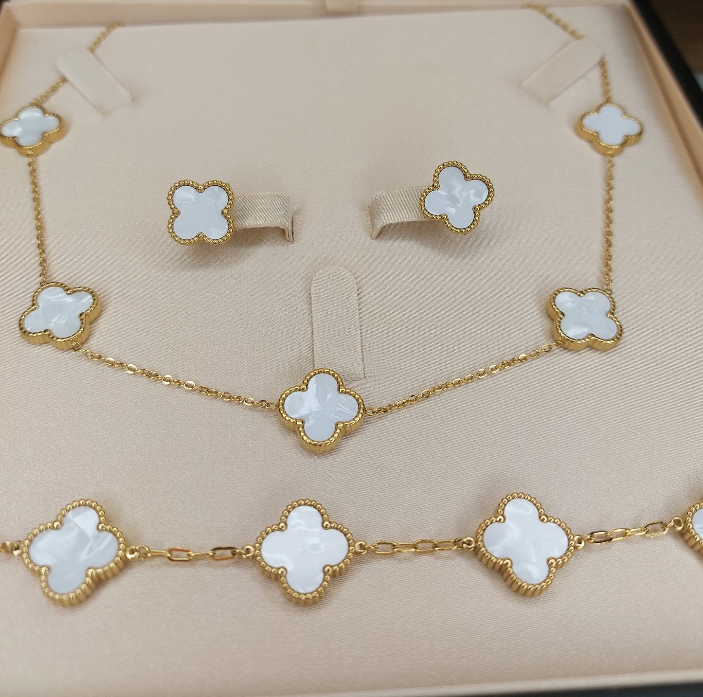 Parure trèfle blanc