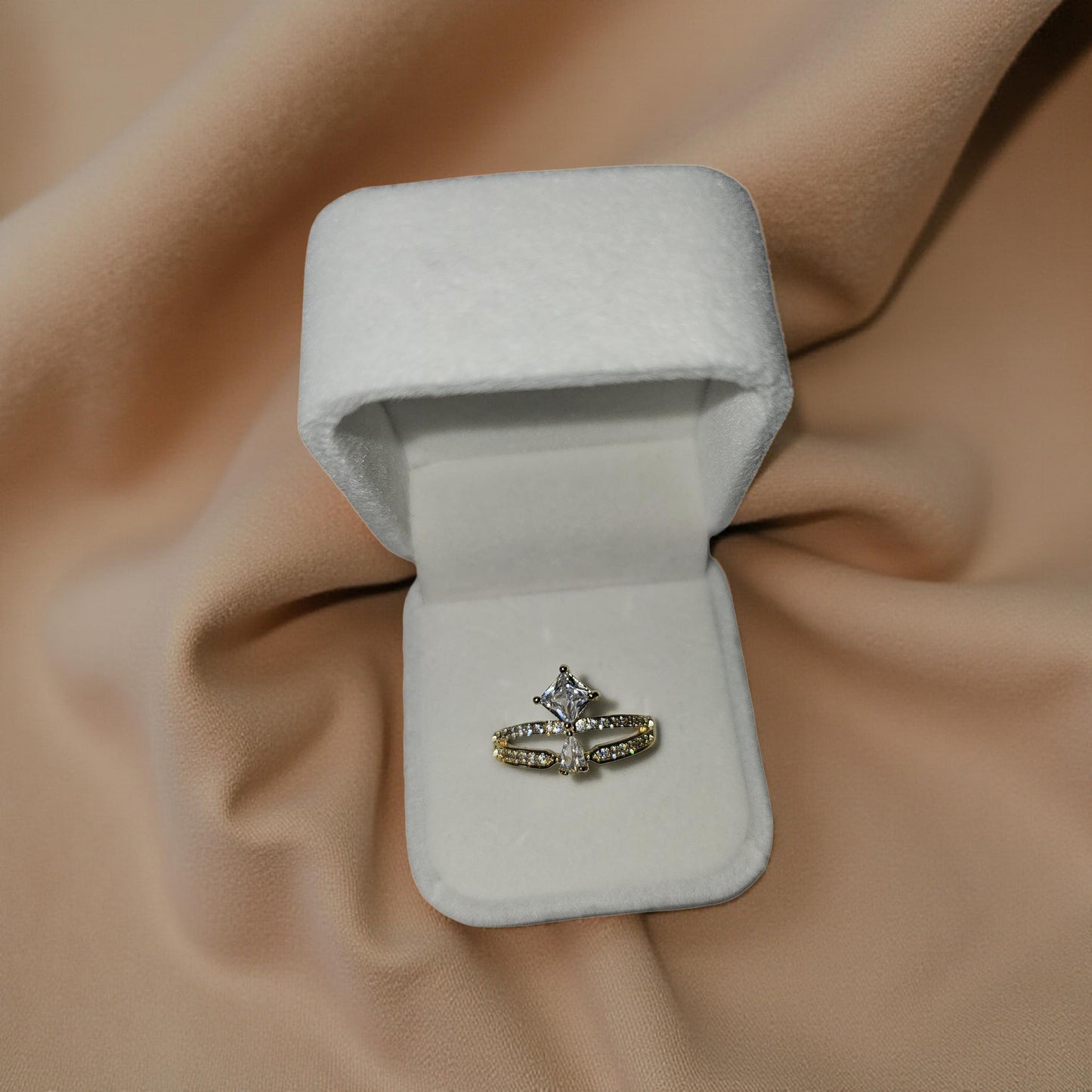 Bague CRYSTAL + Boîte en velours blanc