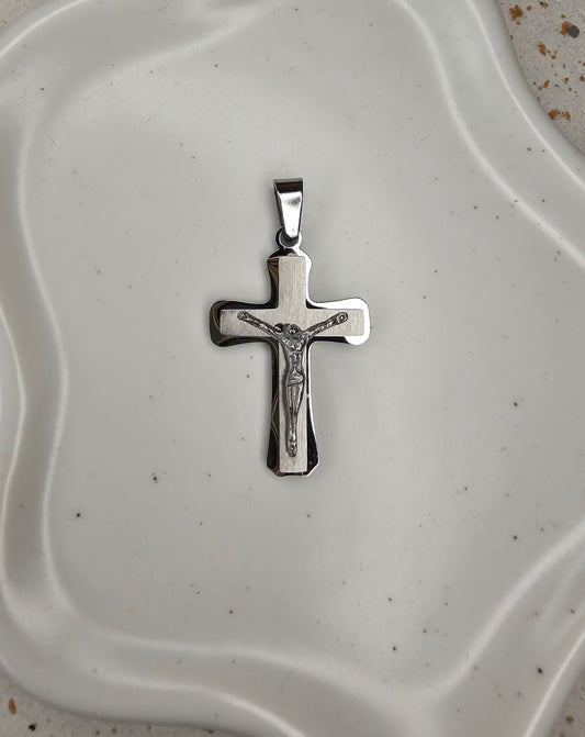 Pendentif croix argenté acier inoxydable
