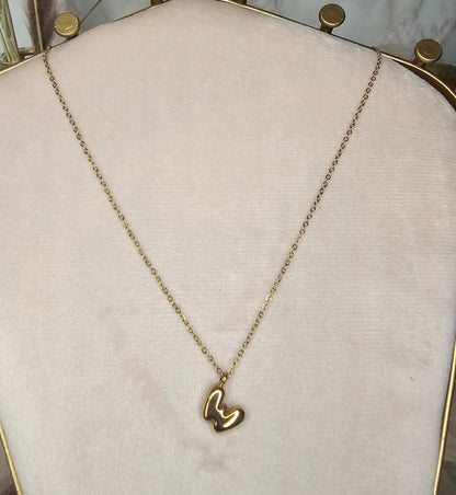 Collier lettre W