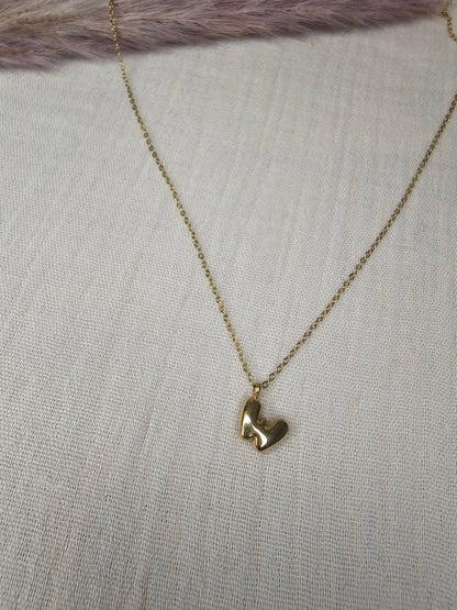 Collier lettre W