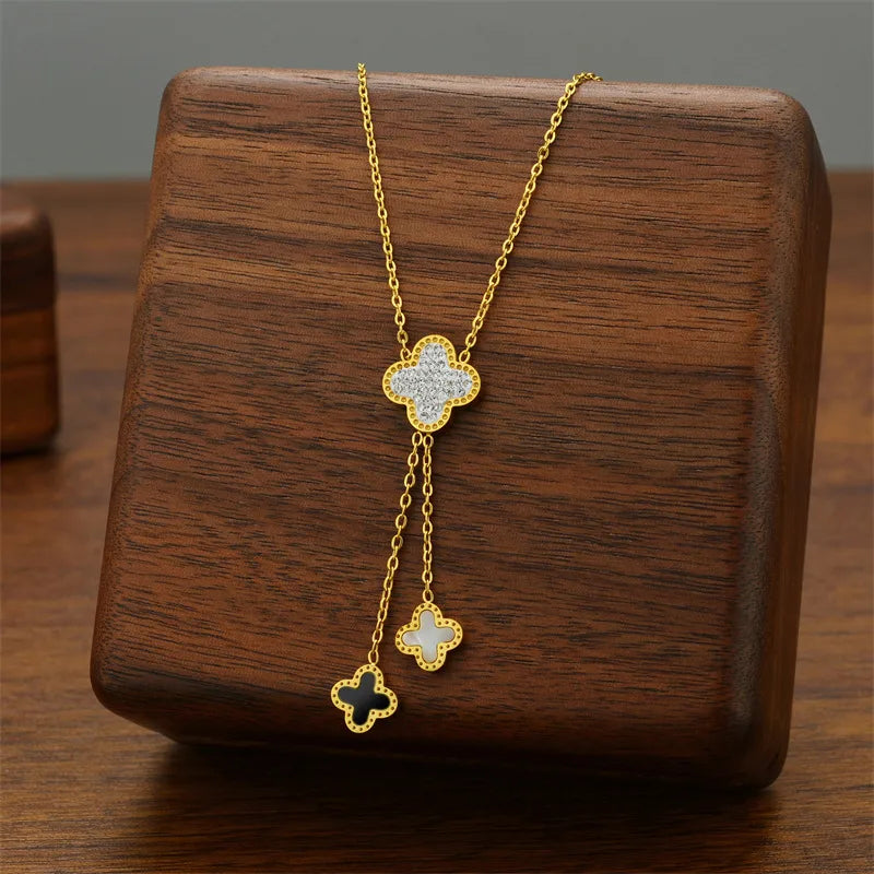 Collier Trèfle strass pendant